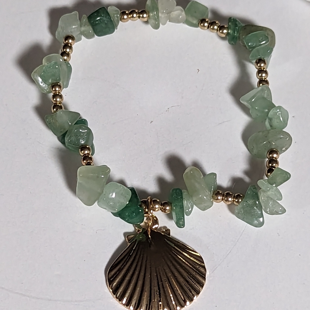 Hawaii Green and Gold Beaded Bracelet with Shell Charm